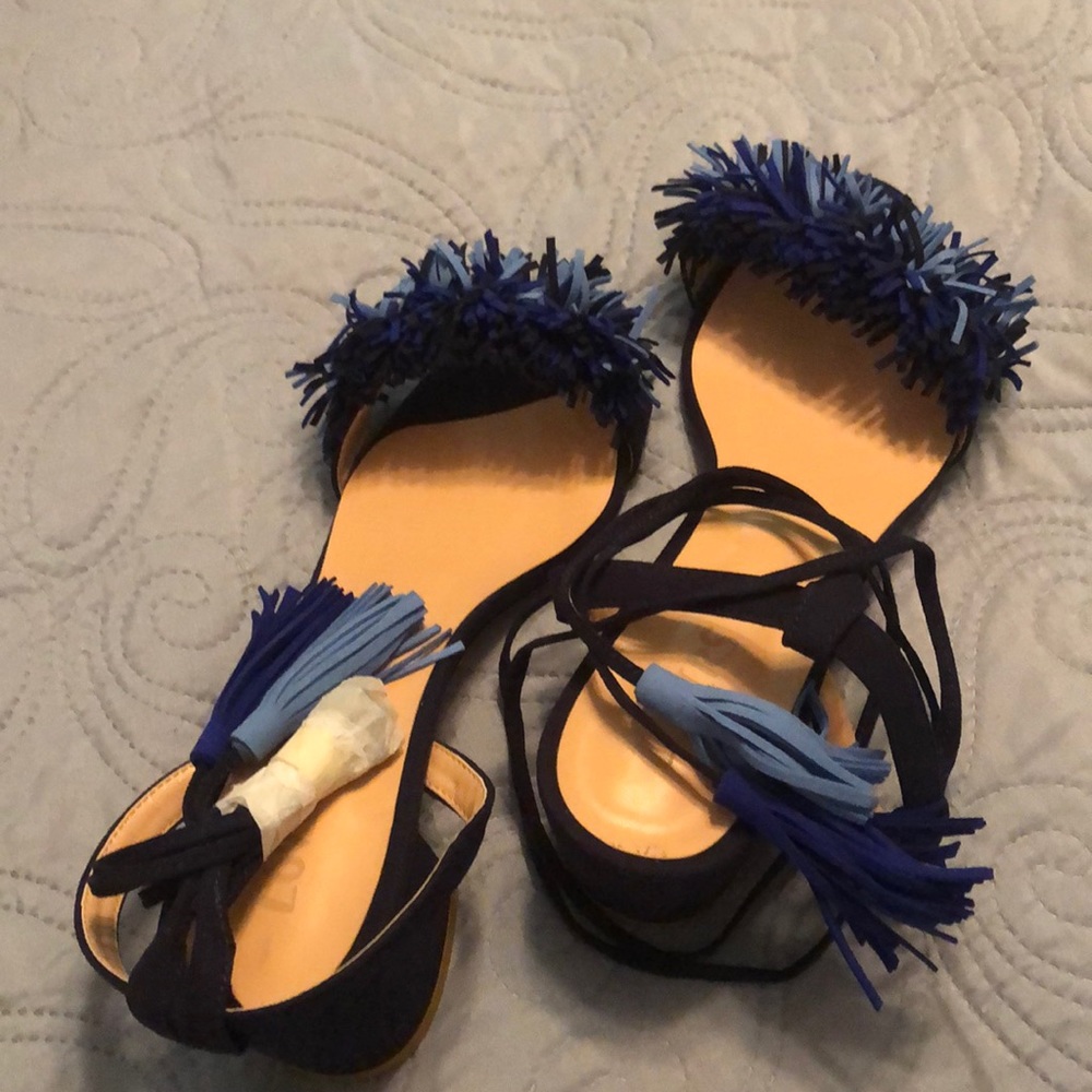 Low heel shoes